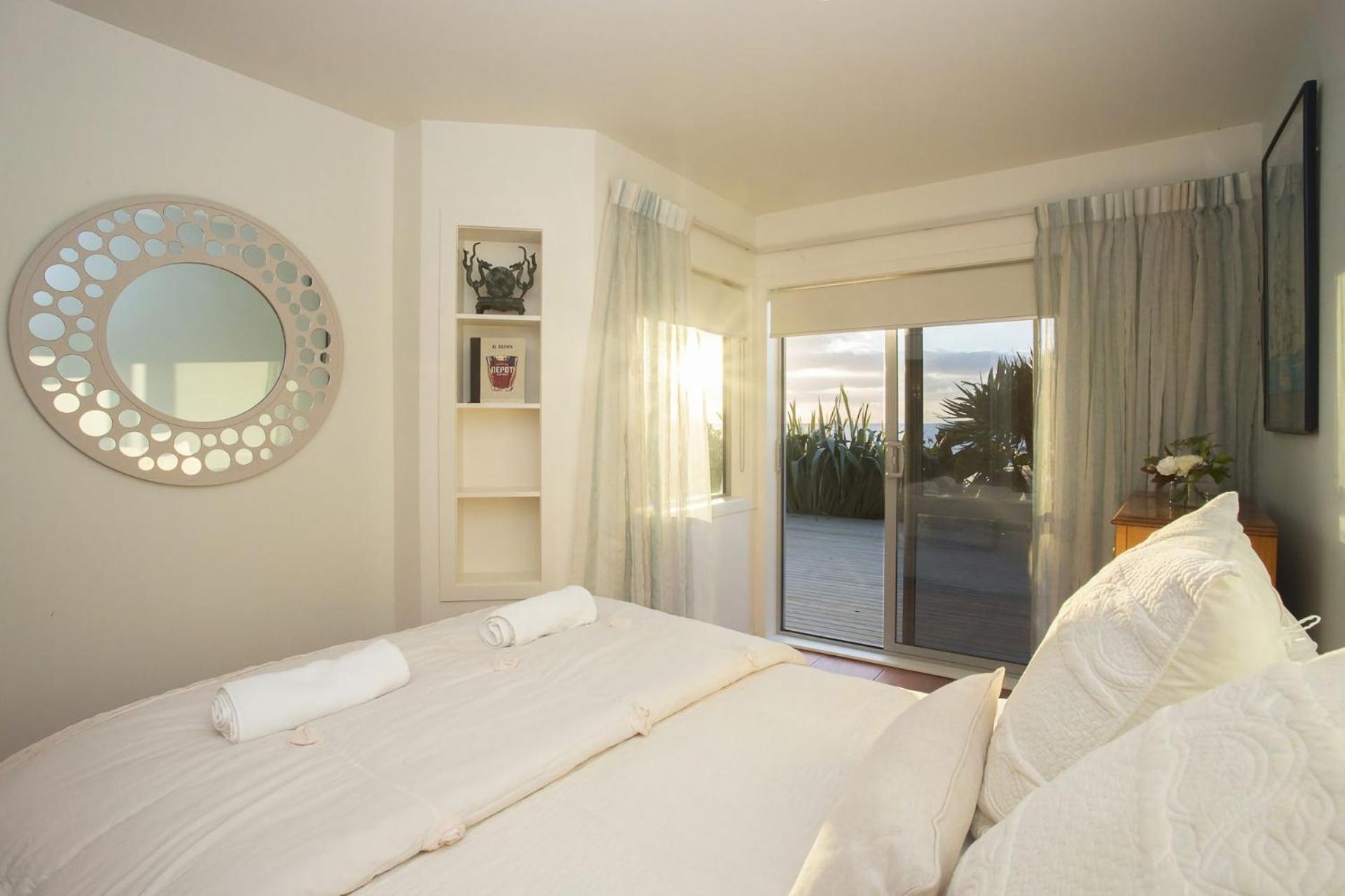 Chester Cottage Beachfront Oakura Exterior foto